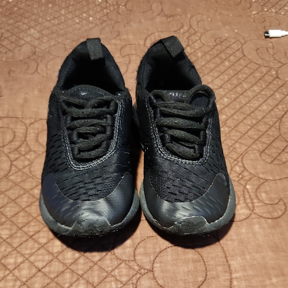 NIKE 270 AIR MAX. toddler Sz.11 Pre Worn. These Are 80$ New. Lots Of Life Left